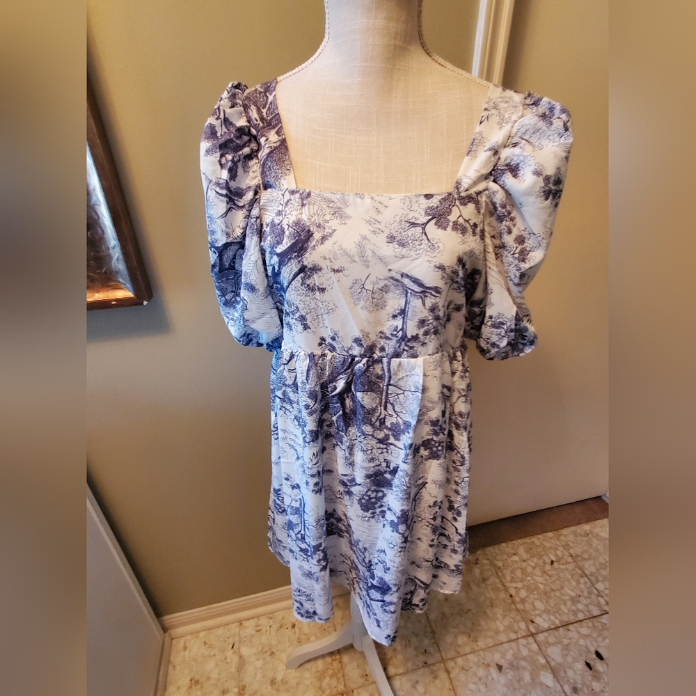 Dress - Picture 7 of 9